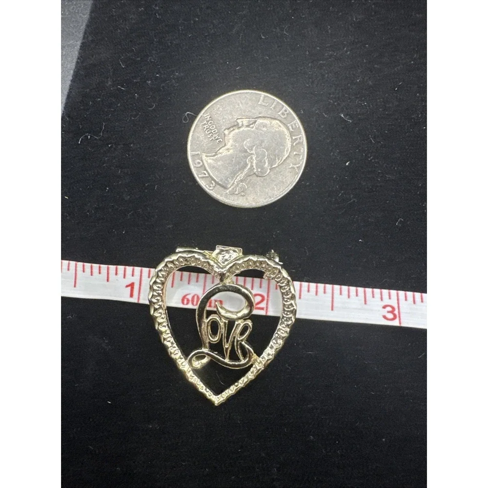 Gerrys Vintage Gold Tone Heart Love Script Brooch Pin‎ Scalloped Edge Openwork